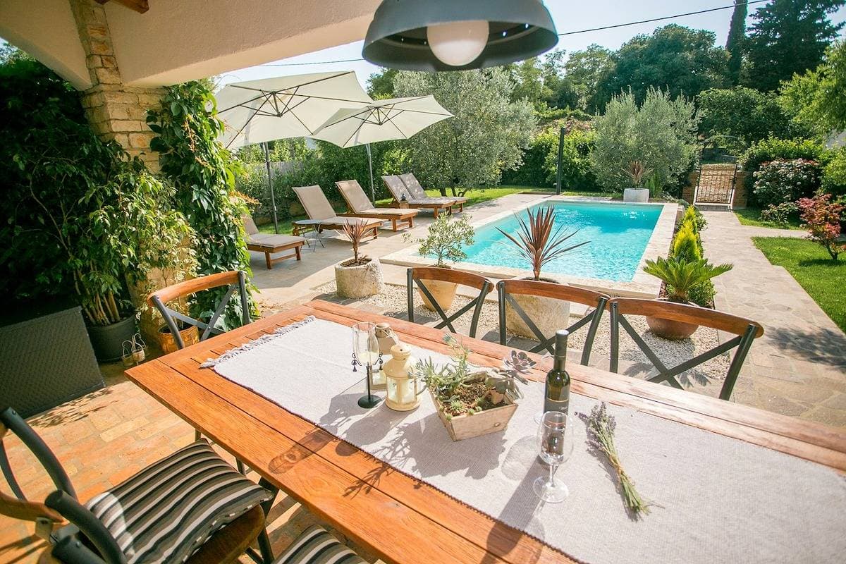 Foto 3 von 27: Komfortable Villa Marinela mit Pool und Garten