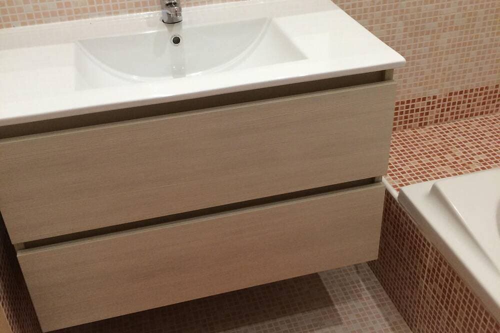 Foto 10 von 30: Modernes, geräumiges Apartment mit 3 Schlafzimmern im Zentrum von Bugibba mit Gemeinschaftspool