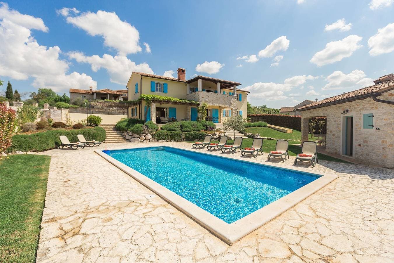 Foto 4 von 39: Mediterrane Steinvilla mit beheiztem Privatpool, aromatischen Mittelmeerpflanzen