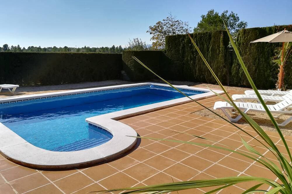 Schöne freistehende voll möblierte Villa mit 3 Schlafzimmern und privatem Pool 1