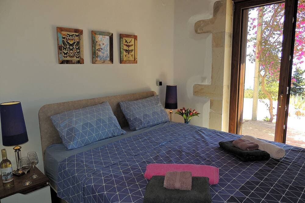 Foto 3 von 30: Beautiful Stone Villa With Peaceful Setting, Private Pool and Lovely sea Views