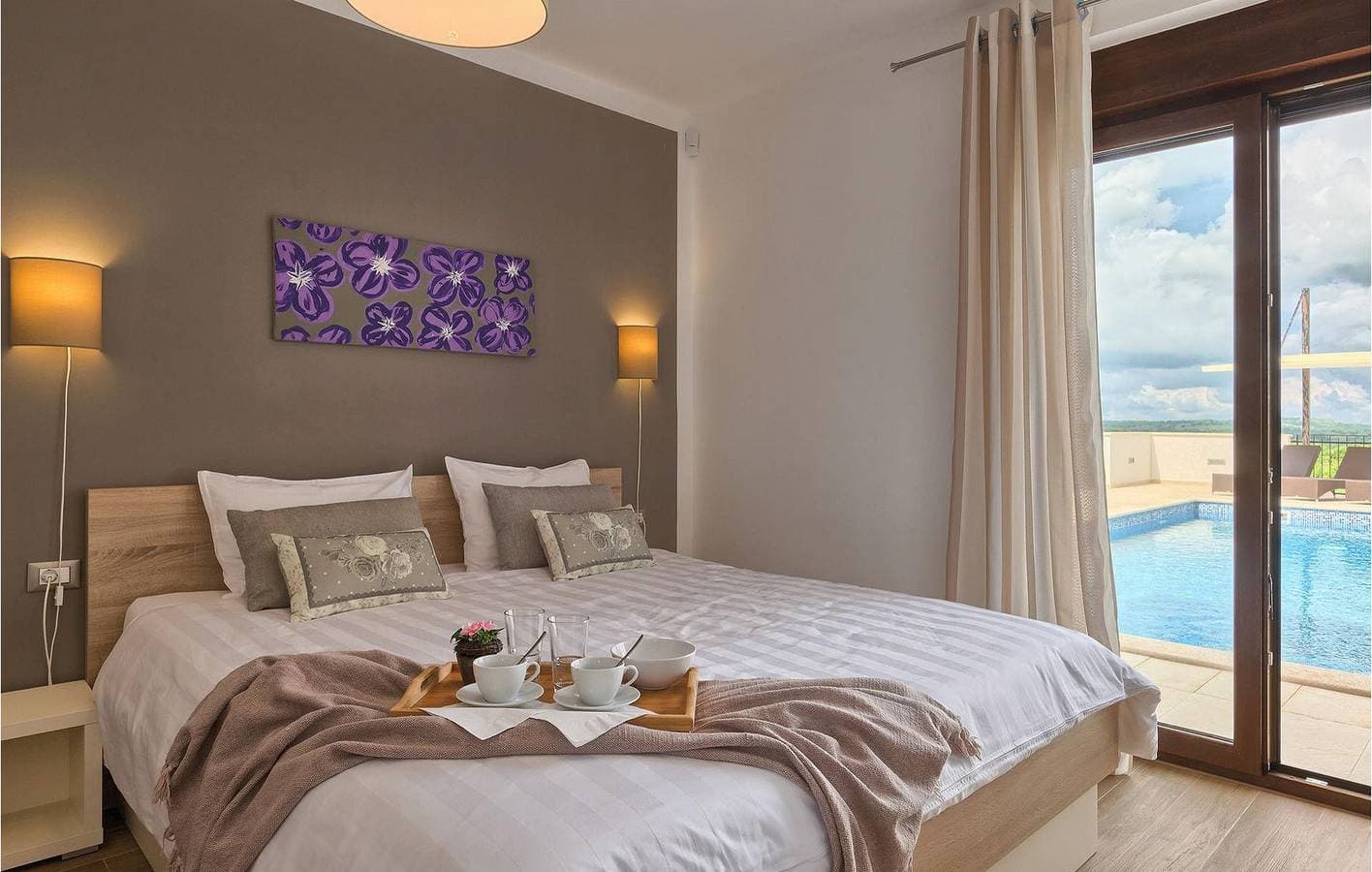 Foto 10 von 61: Geräumige 280 m² große Wohnung mit Pool, WLAN, Klimaanlage und Parkplatz