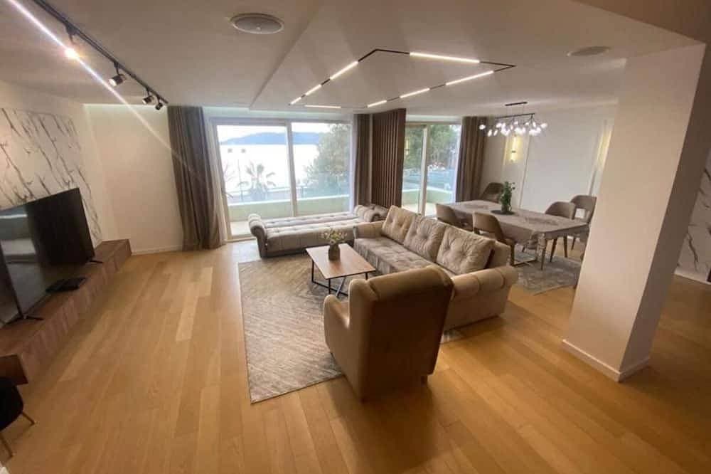 Foto 9 von 19: Modern, Bright Beachfront Flat in Rafailovici