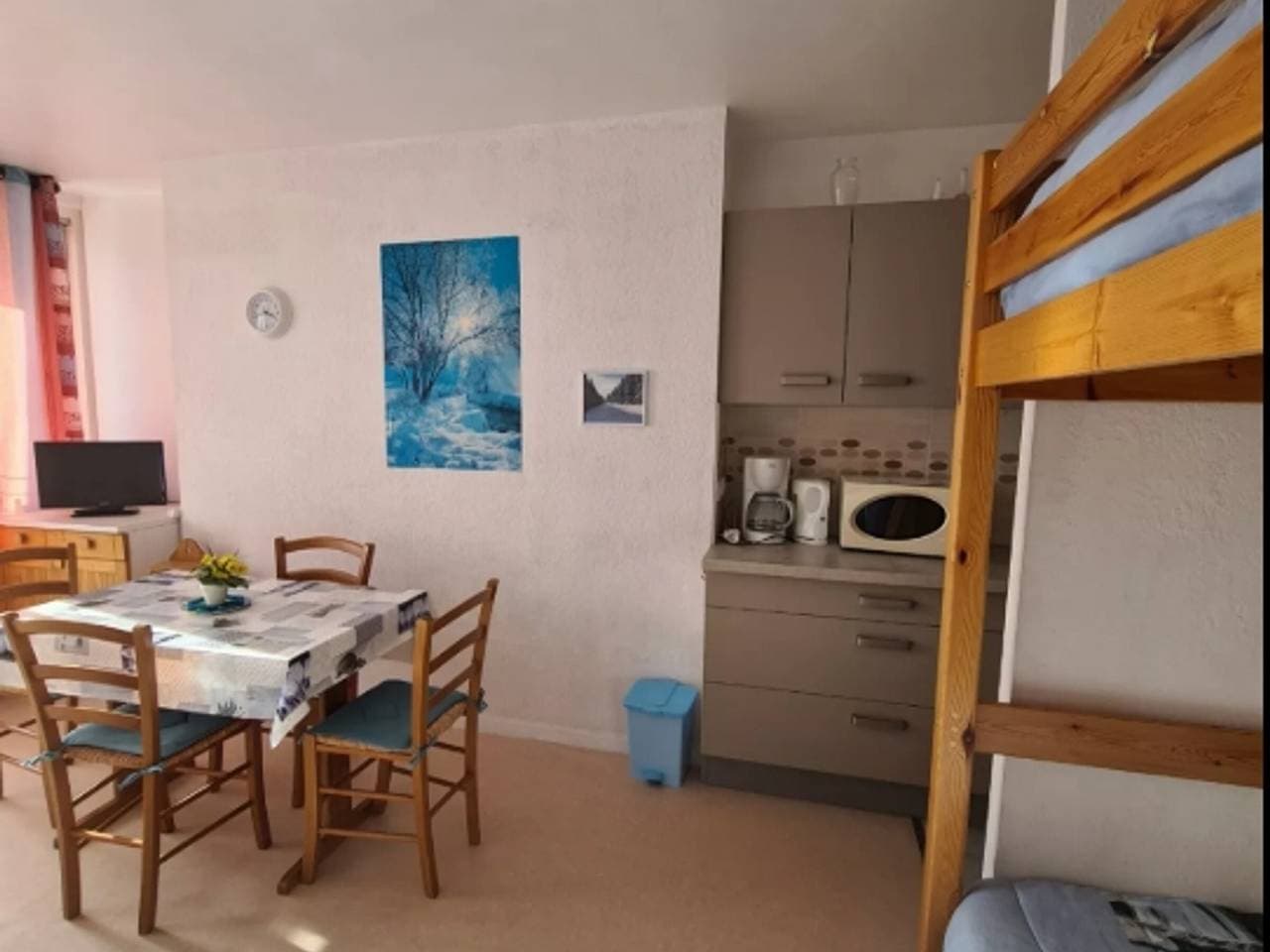 Foto 3 von 18: Studio mit Loggia in Super Besse, nahe Pisten