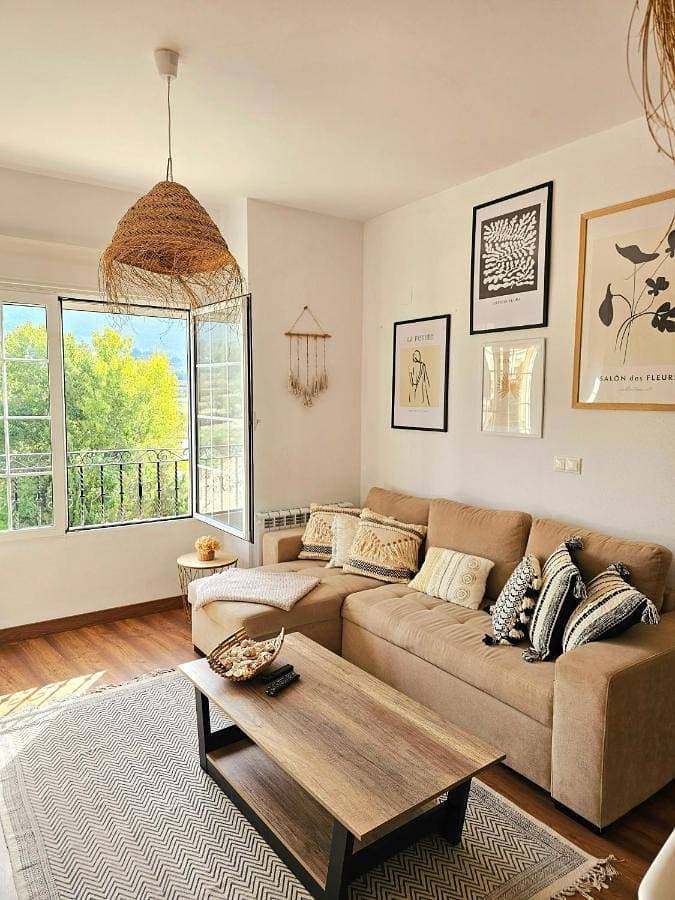 Foto 2 von 40: Two-Bedroom Apartment with Mountain View