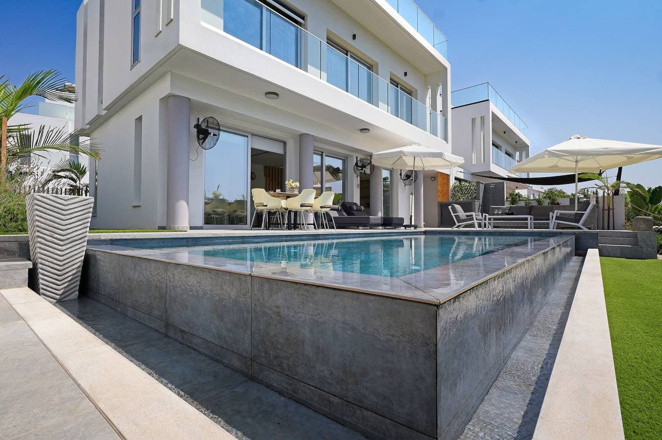 Foto 4 von 38: Villa für 6 Personen mit Balkon