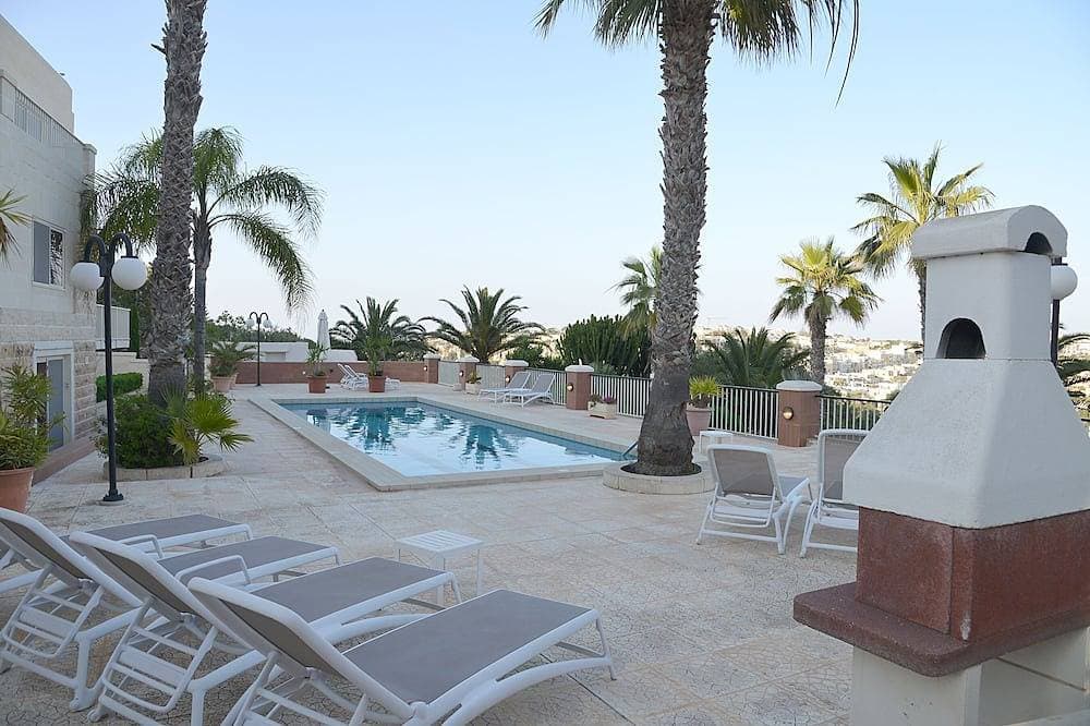 Villa Apartments in a Spectacular location near to everything! 1