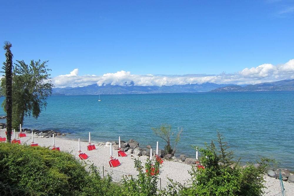 Renovated Lakefront Apartment: New Management Casa Amelias 1