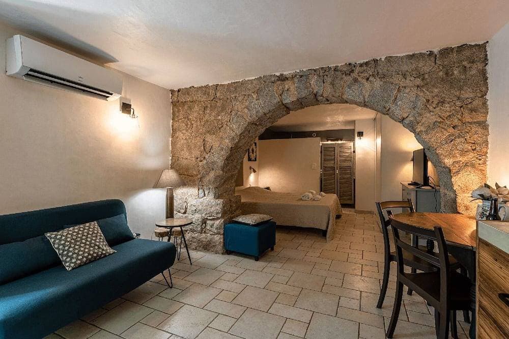 Foto 4 von 19: Charming apartments in Porto-Vecchio and Araggio, between the sea and the mounta