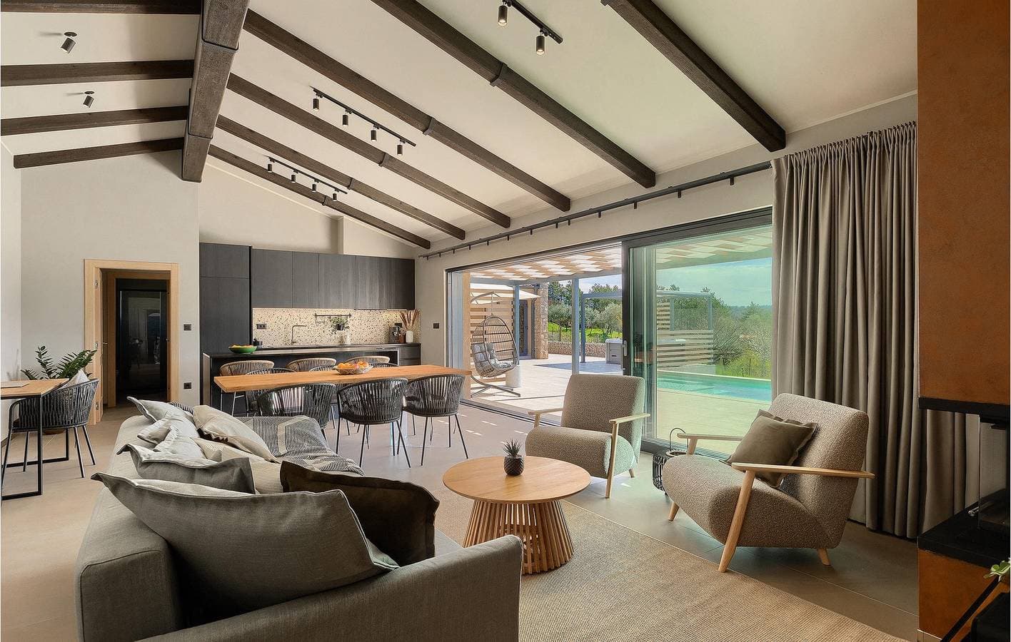 Foto 7 von 51: Modernes Apartment mit 2 Schlafzimmern, Pool und WLAN in der Nähe des Stadtzentrums von Lesišćina