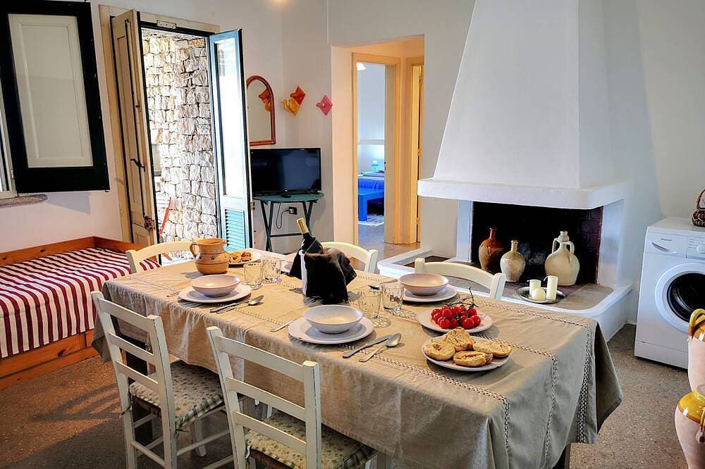 Foto 13 von 29: Ferienhaus mit Meerzugang und beheiztem Außenpool