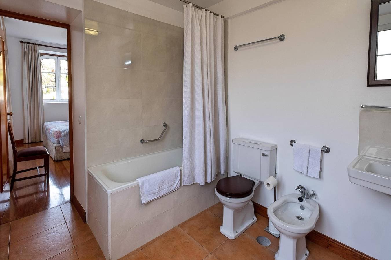 Foto 10 von 25: Charming stone cottage in Funchal | Loja Lenha