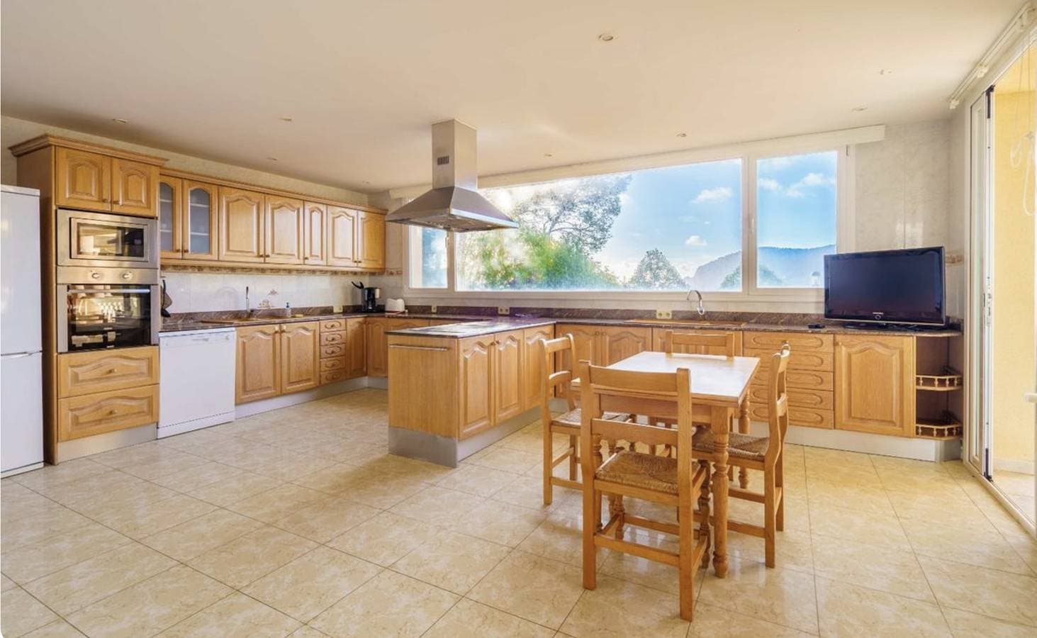 Foto 10 von 27: Villa Camp De Mar Sea View by PriorityVillas