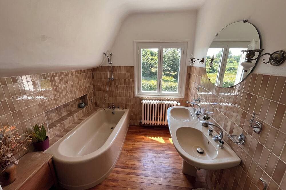 Foto 8 von 28: 5-bedroom house with ocean views, just 5 minutes from the beach!