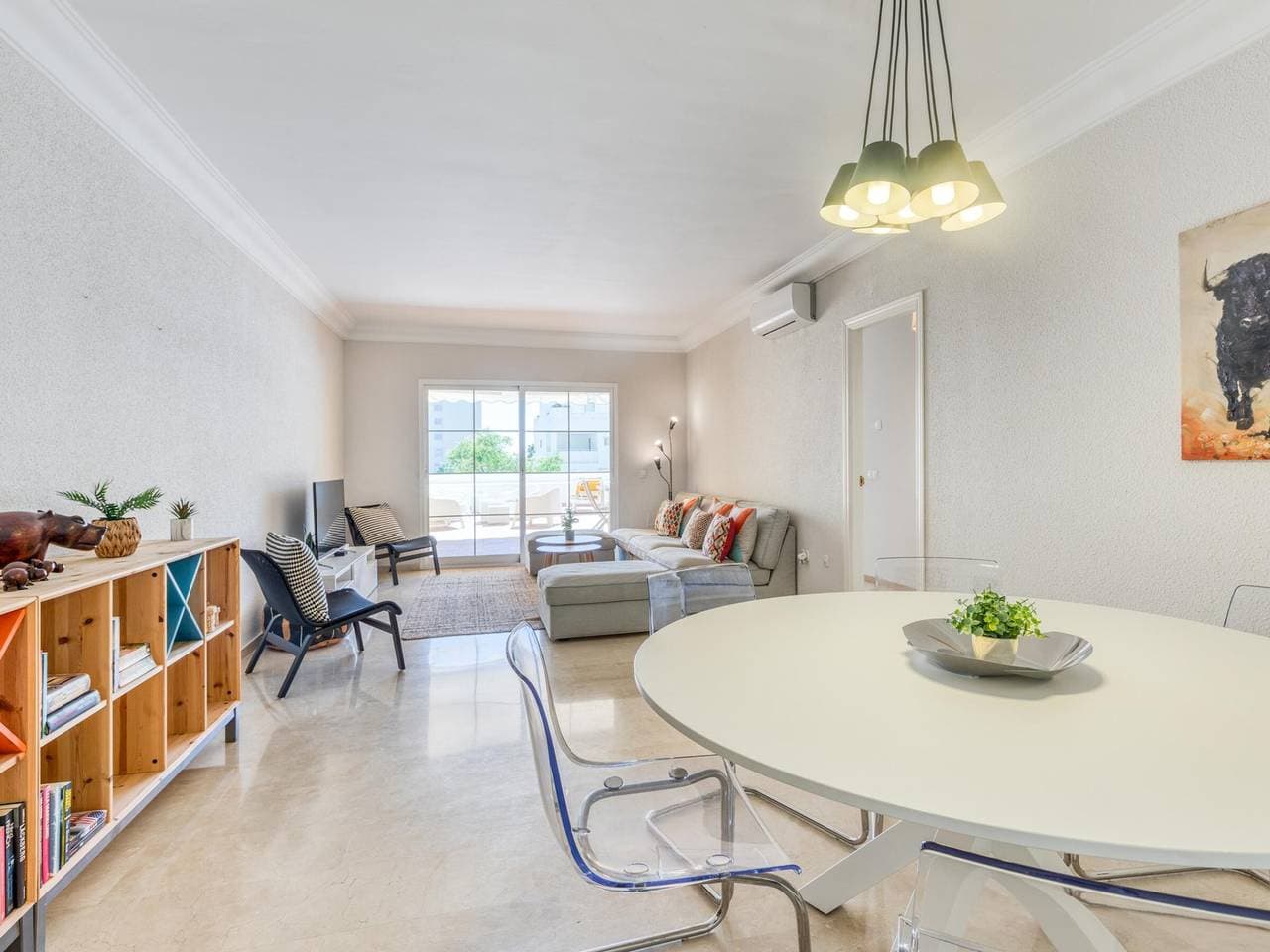Foto 5 von 25: Moderner Komfort in Estepona: Terrasse, Pools, Klimaanlage und WLAN