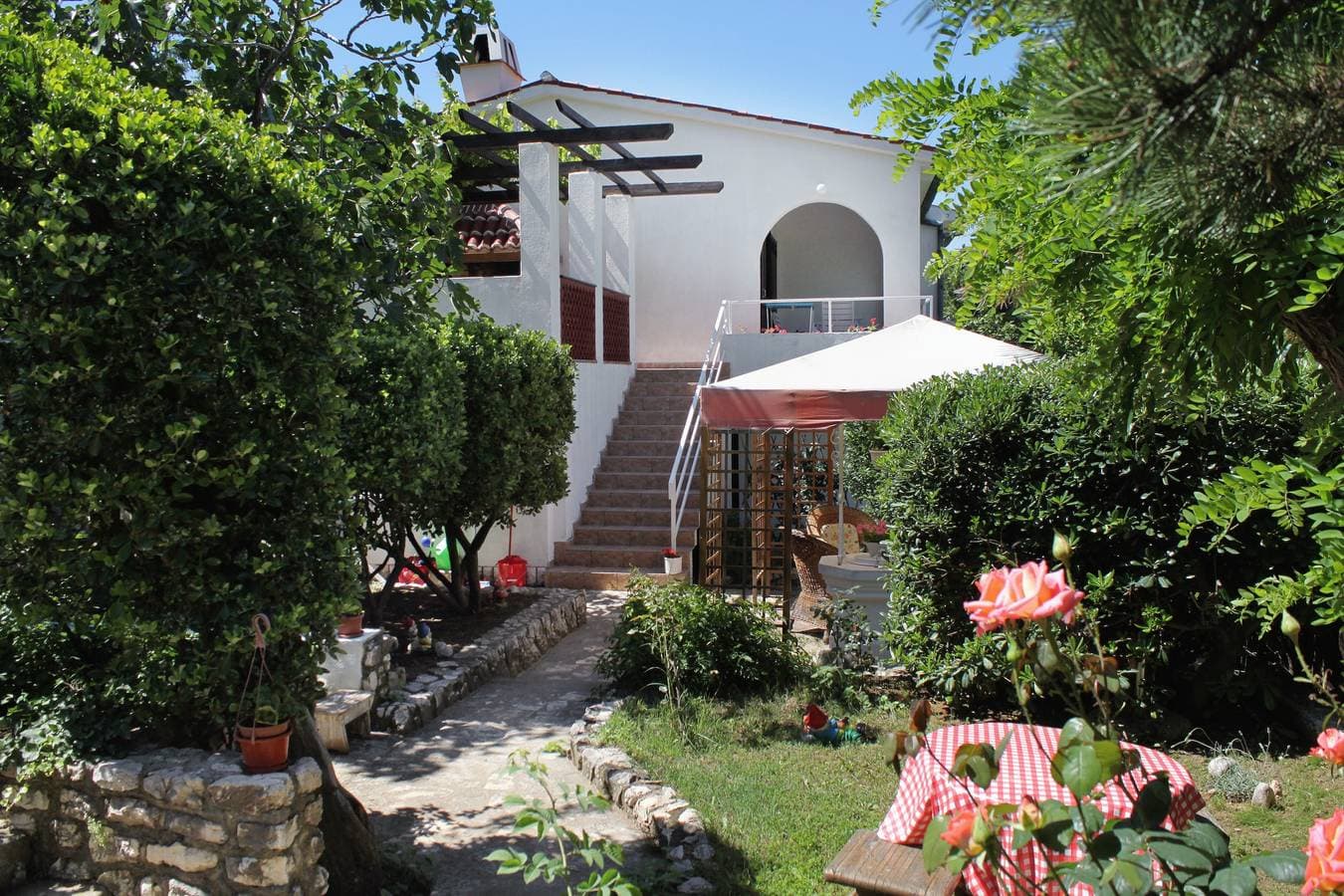 Foto 3 von 43: 2-Zimmer-Ferienwohnung mit Terrasse und Meerblick Baska, Krk -a