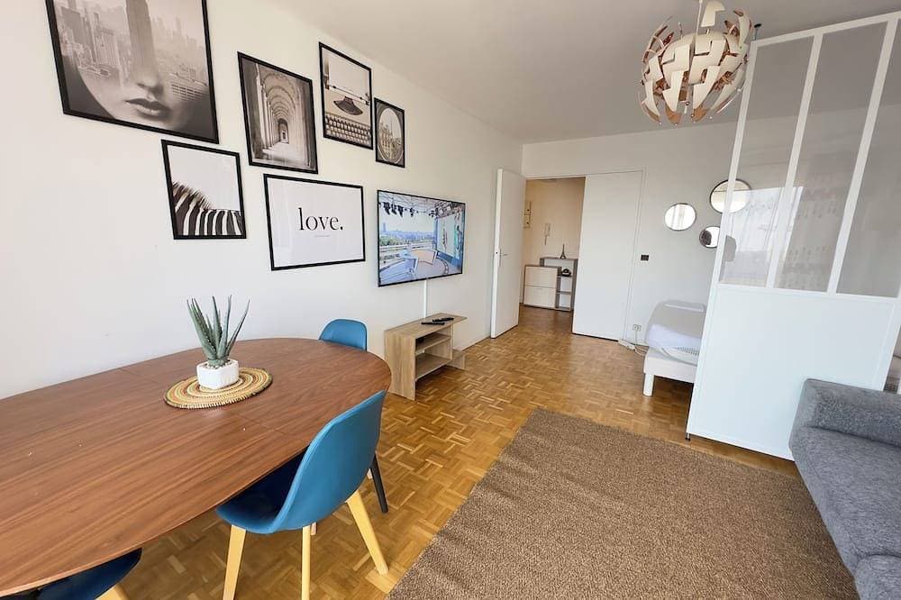 Foto 13 von 22: Spacious 2-room apartment with parking in Paris La Défense overlooking the Eiffel Tower