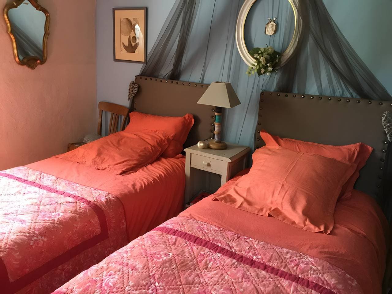 Foto 4 von 25: Zimmer Darjeeling in Les Ormeaux: Seeblick, Gemeinschaftsterrasse & WLAN