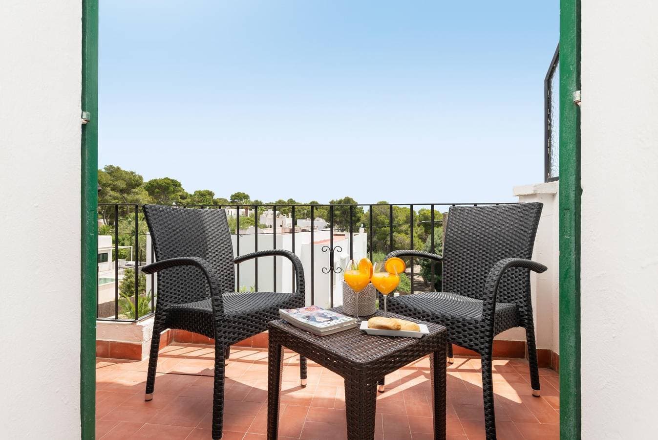 Foto 9 von 21: Hostal Talamanca Hab. Db Balcon - Gemütliche Herberge vor kurzem in der Nähe des Strandes renoviert. WiFi gratis