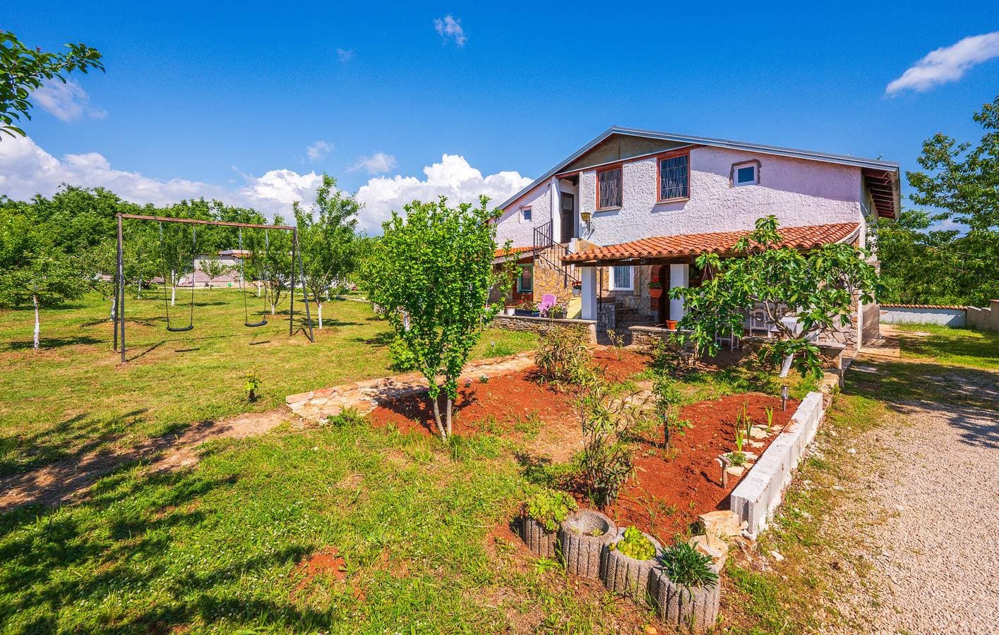 Gemütliche 2-Zimmer-Wohnung mit WLAN, Terrasse und Parkplatz in der Nähe der Konoba KACANA 1