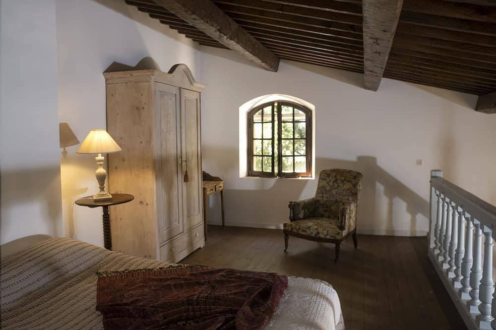 Foto 3 von 16: L'Atelier, mit seinen jahrhundertealten Eichen und Panoramablick auf die Region Luberon