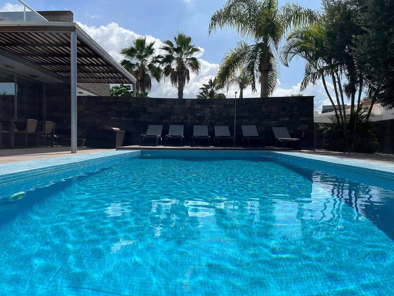 Foto 3 von 45: Ferienunterkunft "5-Schlafzimmer Villa in Playa del Duque" mit privatem Pool