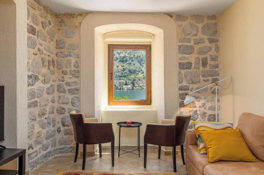 Foto 9 von 30: Historic Waterfront House — Authentic Stone Gem on the Stunning Bay of Kotor
