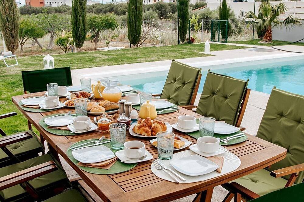 Foto 12 von 30: Smaris Collection luxury villas.Sea side villa 5 min.from the beach !