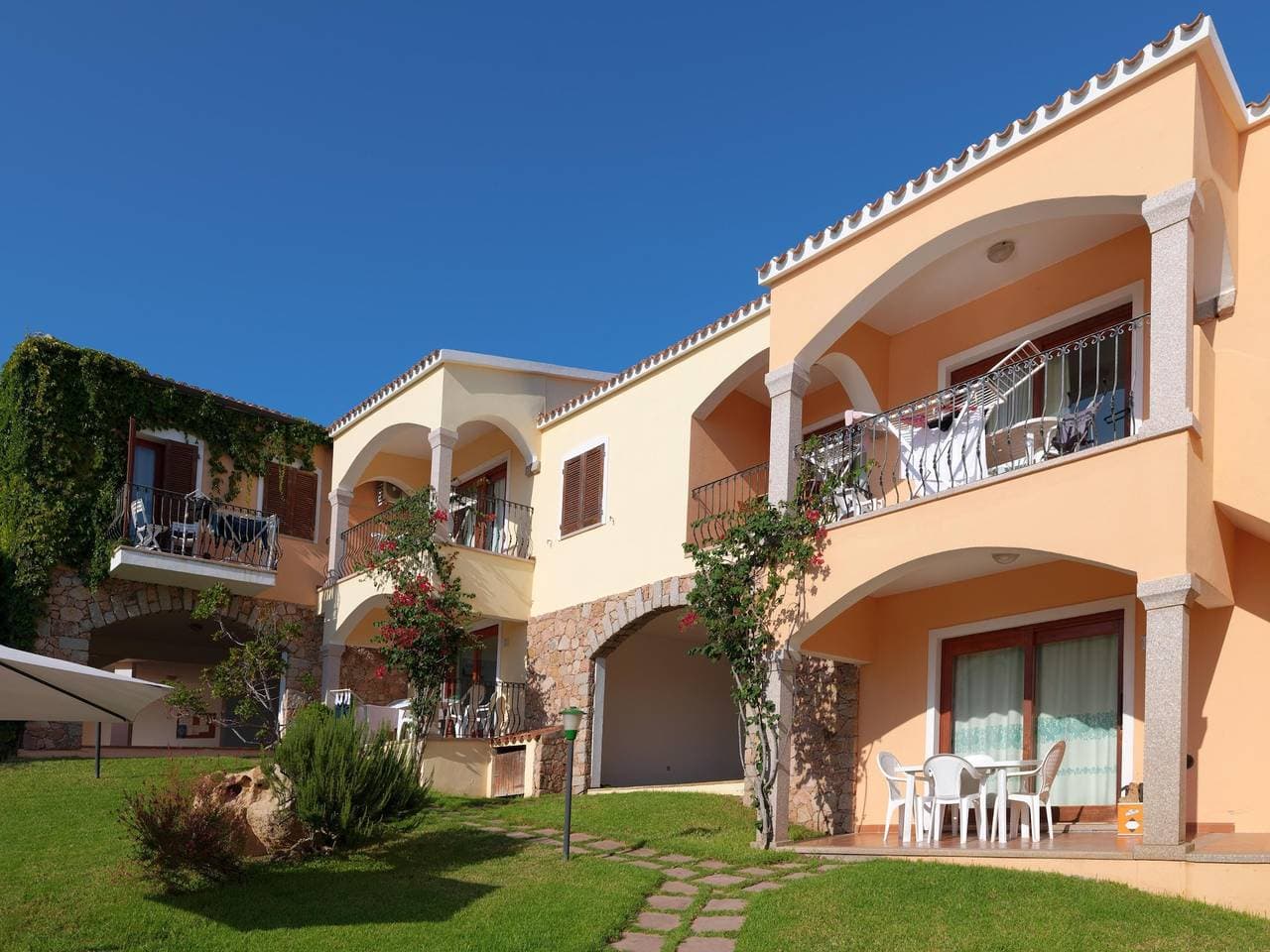 Apartment in Badesi mit Gemeinschaftspool 1