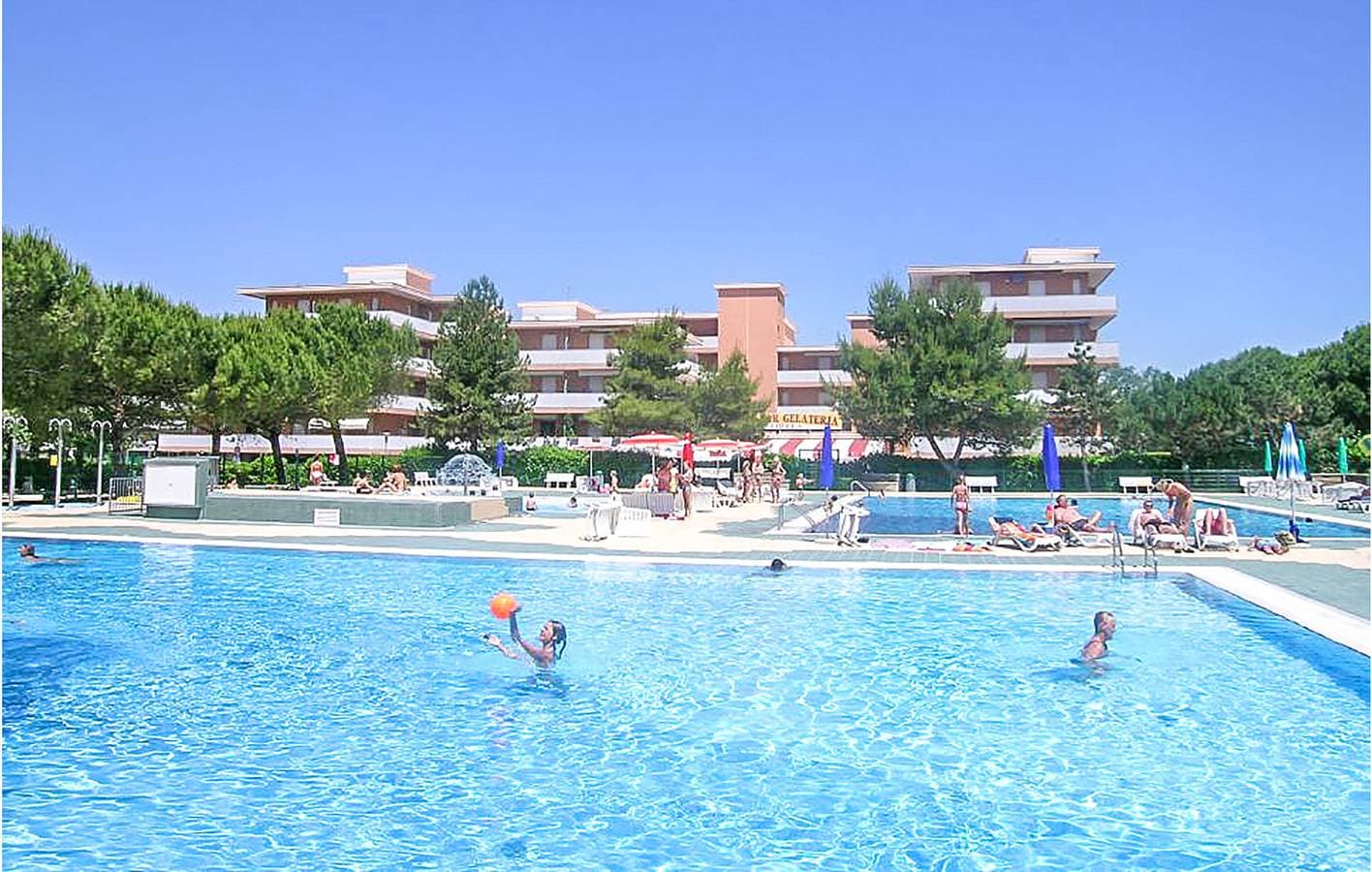 Foto 4 von 20: Appartement am Strand mit Pool und Küche
