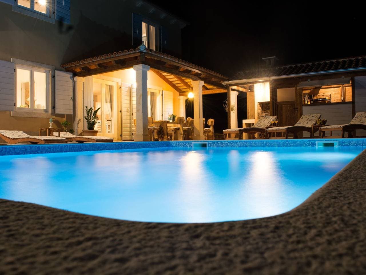 Foto 2 von 49: Nettes Ferienhaus in Smoljanci mit Privatem Pool