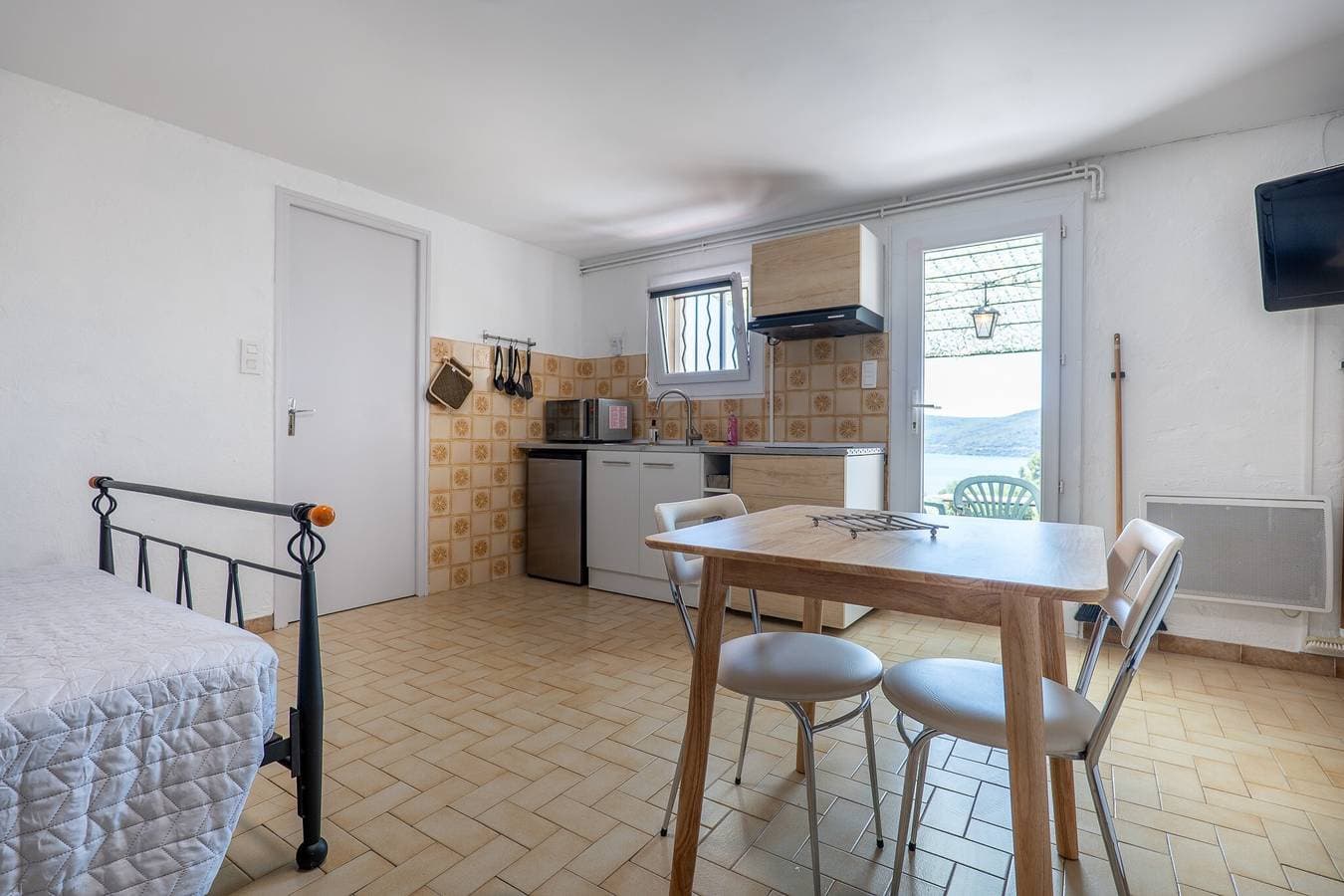 Foto 7 von 23: Le point sublime in Sainte-Croix-du-Verdon – Studio mit Seeblick