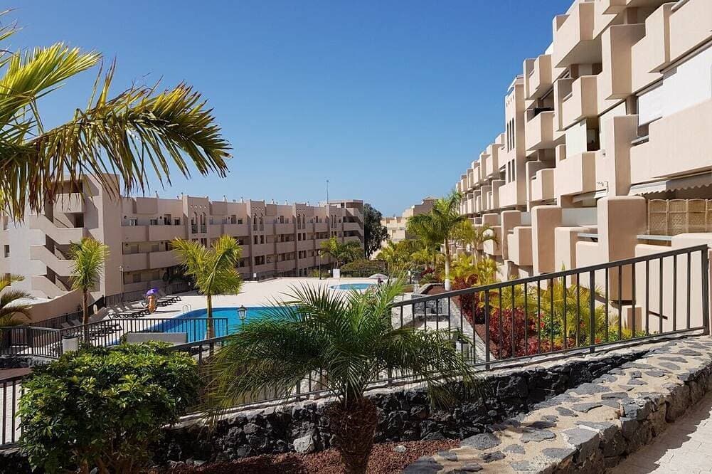 Foto 12 von 30: Neu !!! Luxuswohnung, 32 m2 Sonnenterrasse, Blick auf den Pool