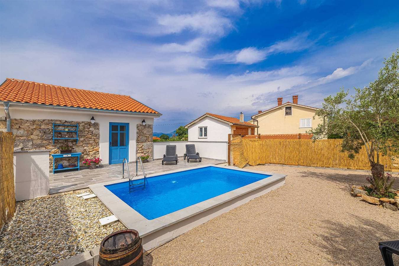 Foto 7 von 37: Ferienhaus Kuntenta mit privatem Pool und Whirlpool