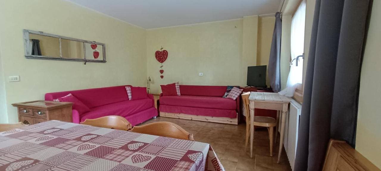 Foto 2 von 42: One-Bedroom Apartment with Balcony and Mountain View