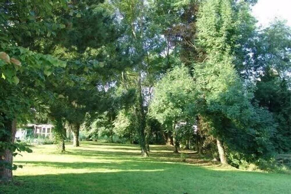 Foto 5 von 10: A single-story house in a quiet, rural hamlet. Pets allowed