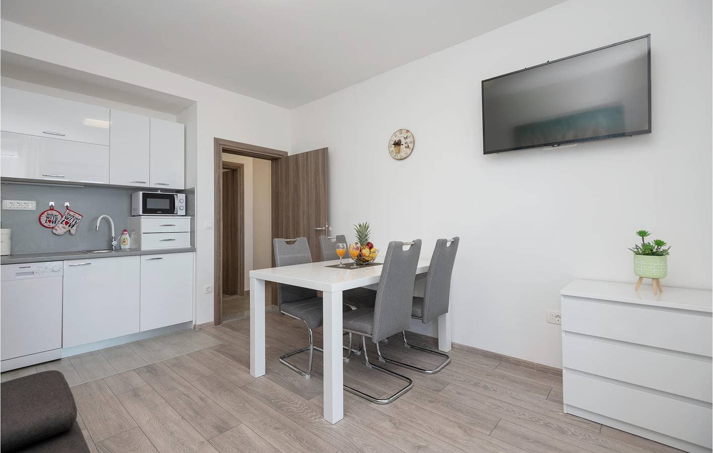 Foto 6 von 34: Gemütliches Apartment mit Meerblick, Terrasse, WLAN und Parkplatz in Podaca