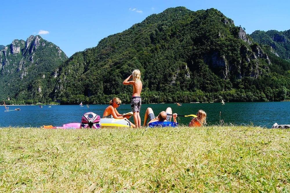 Foto 8 von 30: In erster Reihe zum See für 5 Personen