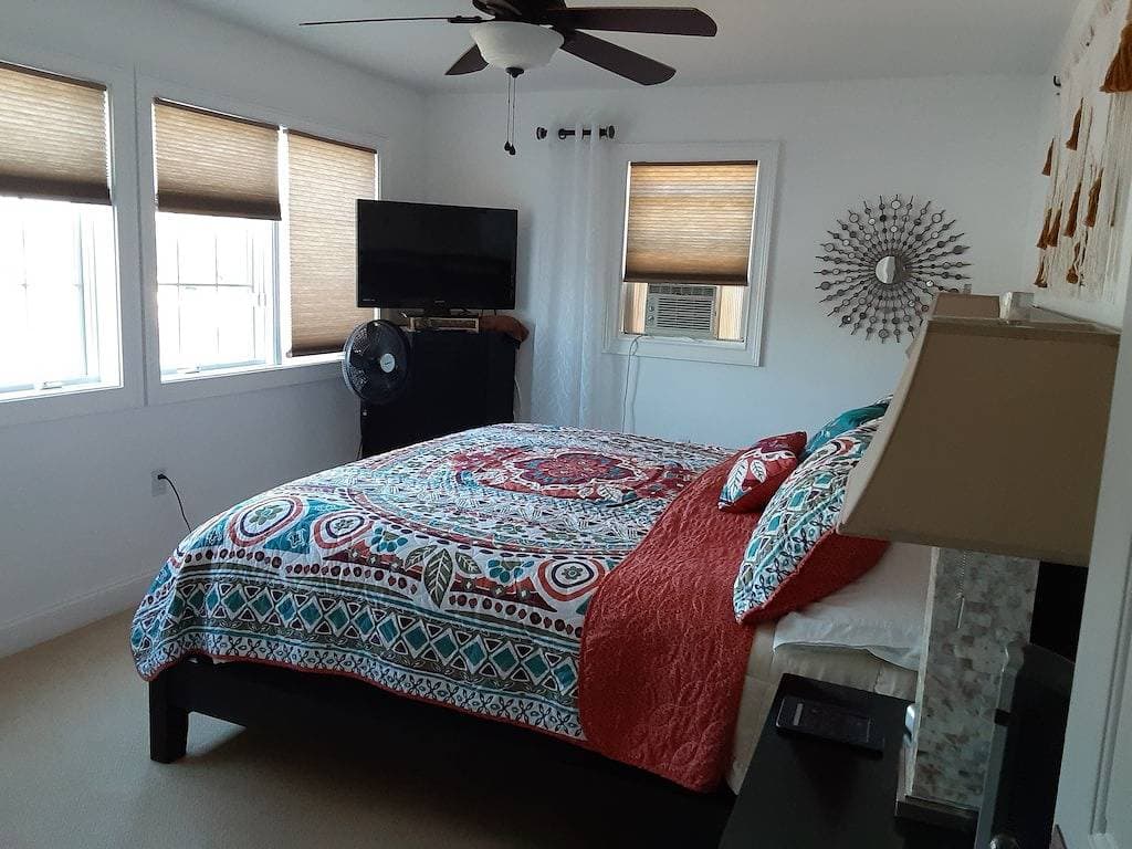 Foto 13 von 38: Relaxing, Fun, Comfortable Home on 50 ft. Flat Waterfront. 25 steps to the lake!