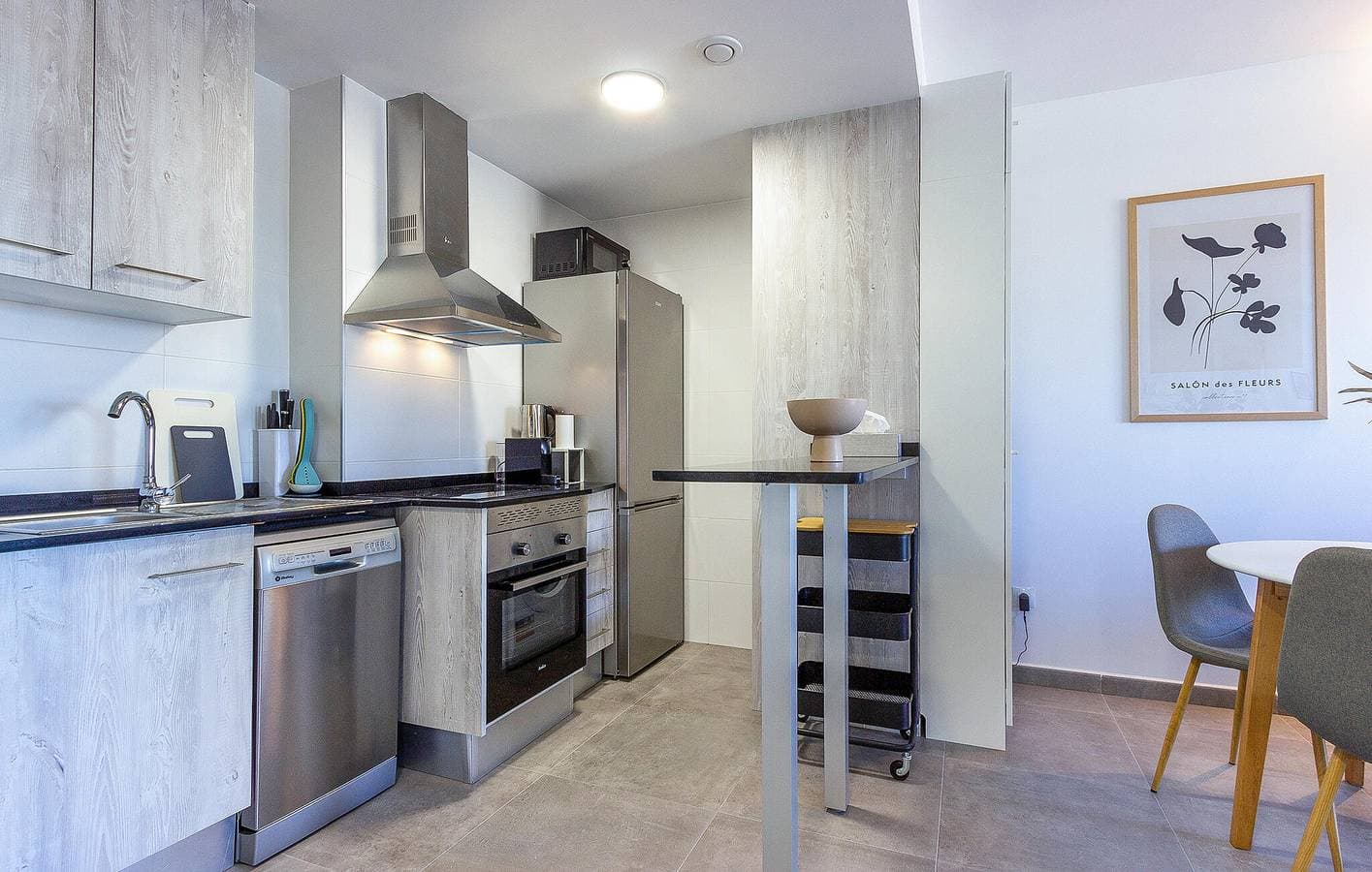 Foto 5 von 21: Luxus-Wohnung mit Pool, Terrasse und Internet, in der Nähe von Les Bovetes Strand