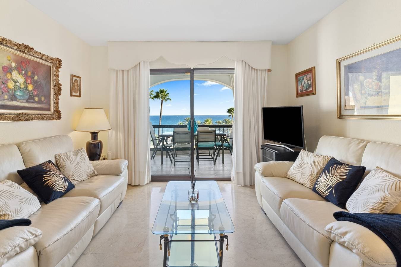 Foto 3 von 22: Apartment 'Frente Al Mar Mijas' mit Meerblick, Gemeinschaftspool und WLAN