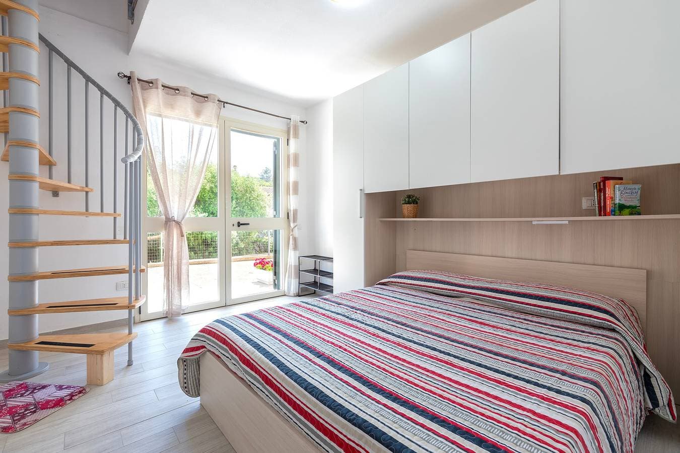 Foto 3 von 25: Ferienhaus 'Mare Nostrum' mit Bergblick, privater Terrasse und Klimaanlage