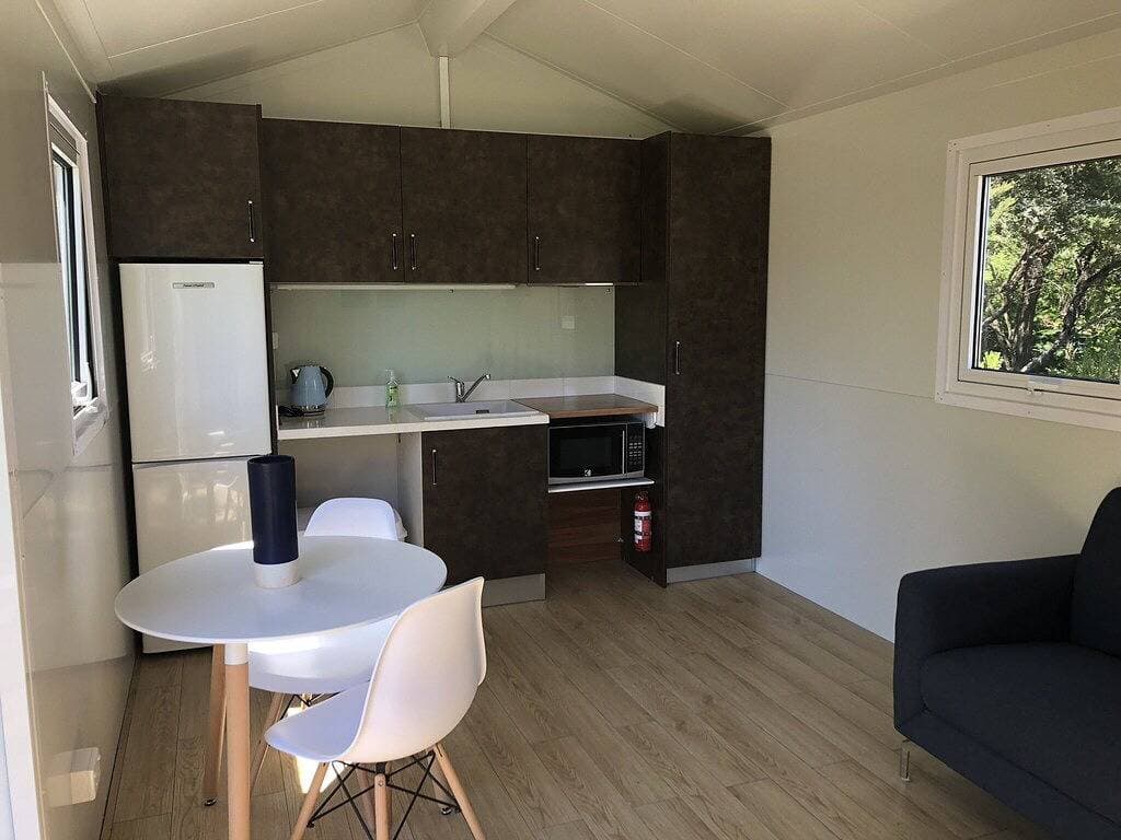 Foto 3 von 7: Lake Hawea Lakefront Cabin
