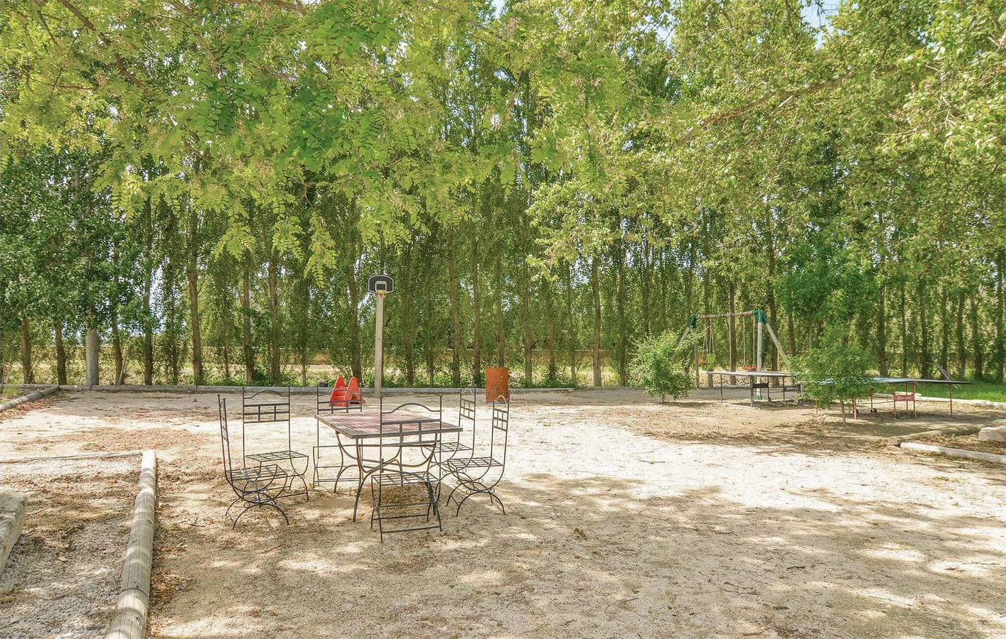Foto 11 von 31: Geräumige Wohnung mit Pool & Garage, 900m zur Rhone