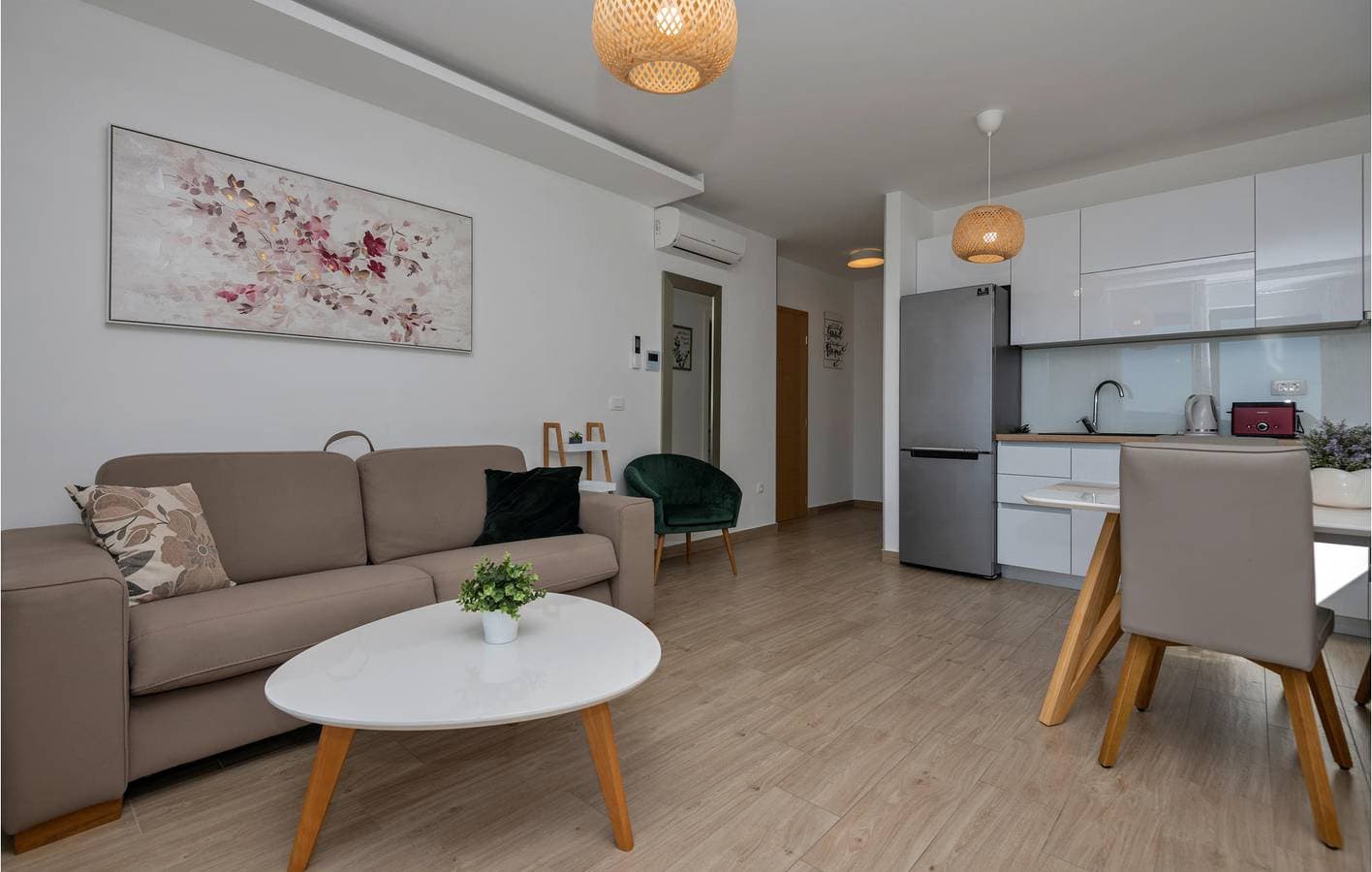 Foto 9 von 27: Apartment mit Meerblick, Pool und Küche, 500 m vom Strand entfernt