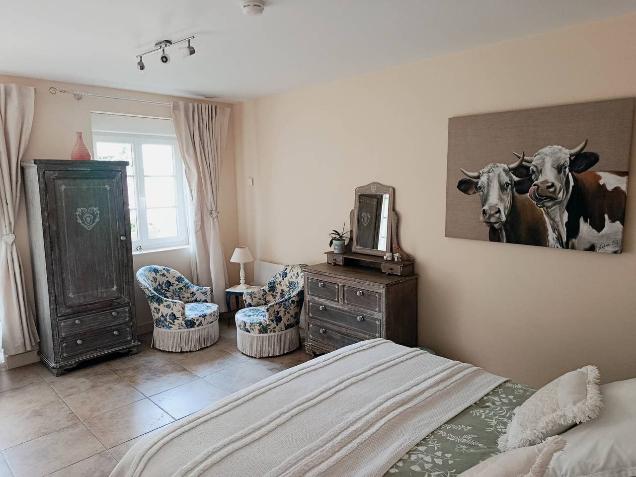 Foto 6 von 48: Zimmer 'L'étable' mit Gemeinschaftspool und gemeinsamer Terrasse