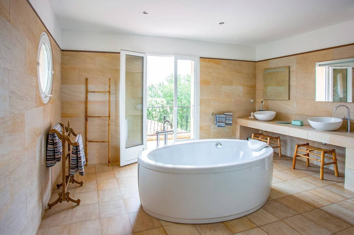 Foto 11 von 36: Villa für 11 Personen mit Garten