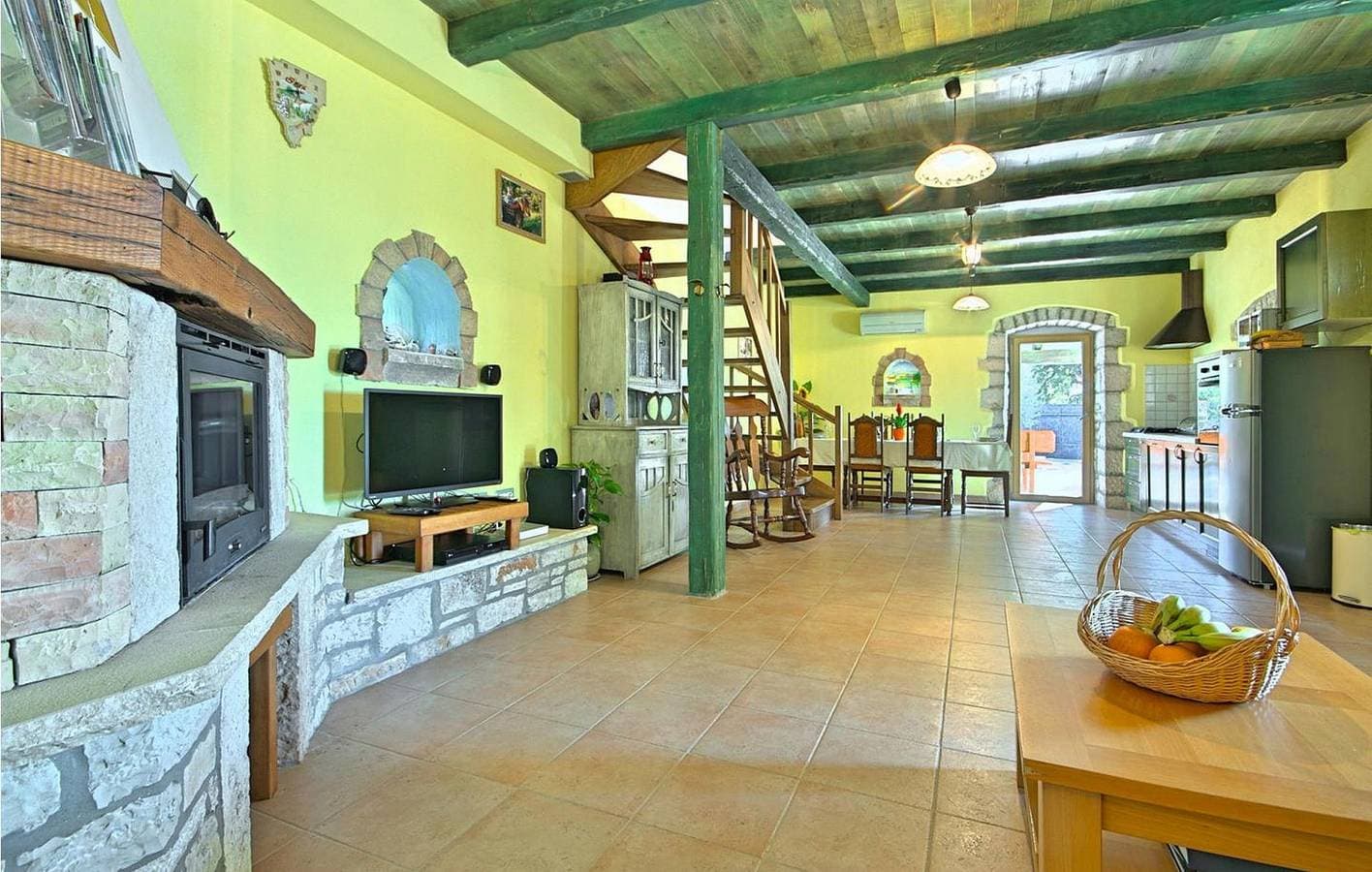 Foto 9 von 31: Geräumige 2-Zimmer-Wohnung mit Pool und Terrasse in der Nähe des Stadtzentrums von Jakovici