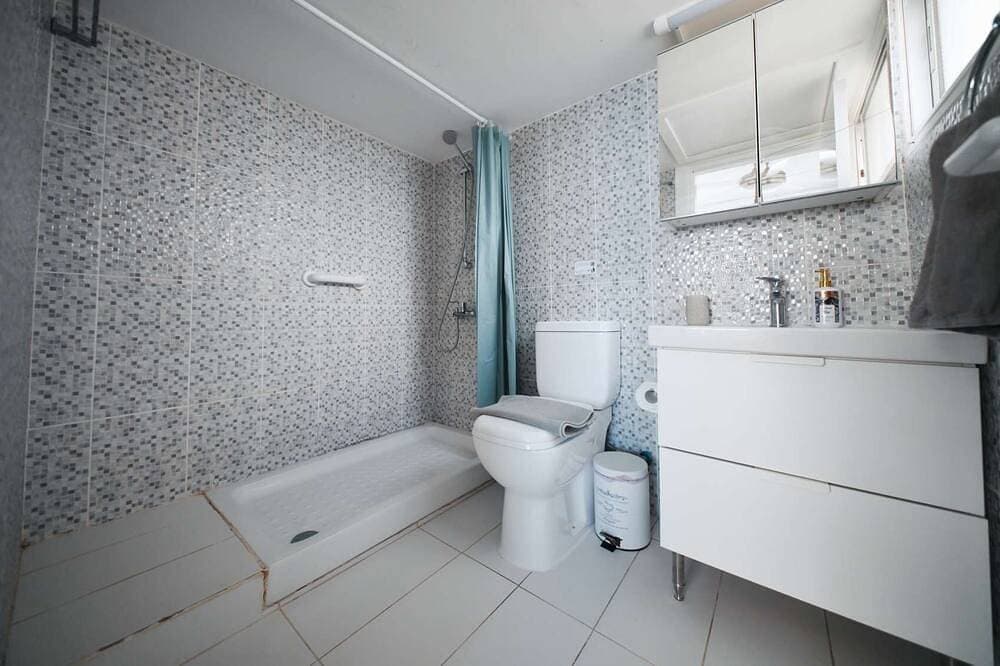 Foto 5 von 19: Cozy Sea View Apt w/ pool access + Netflix
