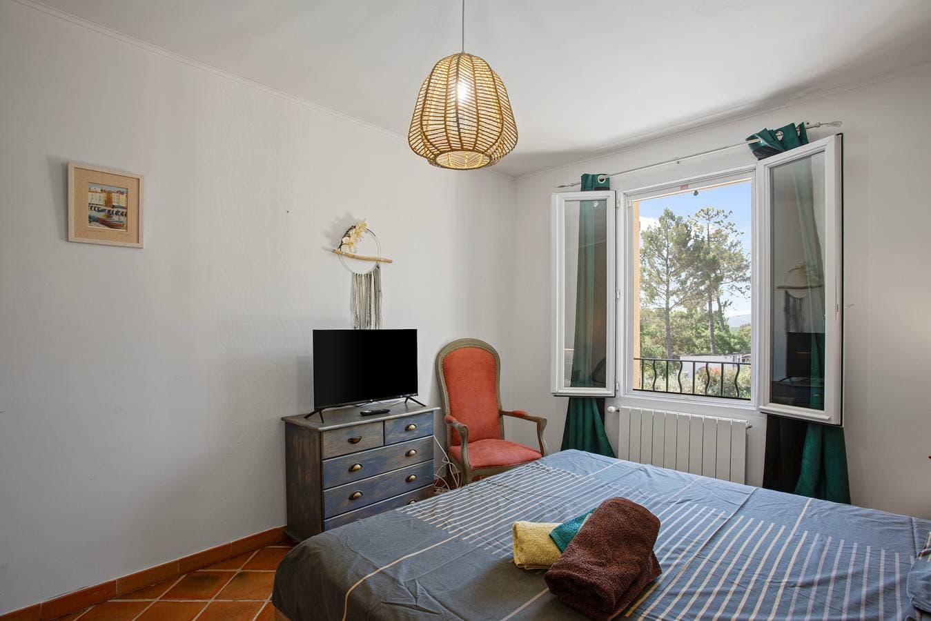 Foto 11 von 21: Gästezimmer „Villa Same“ mit privatem Pool, WLAN und Klimaanlage
